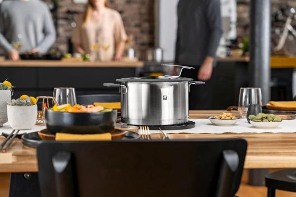 ZWILLING Simplify Kochtopf-Set 4-teilig, Mit Ausgießfunktion, Stay-Cool-Griffe, Induktionsgeeignet, Edelstahl, Silber